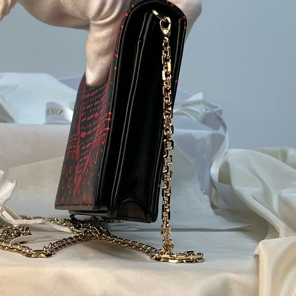 DIOR LIMITED EDITION Black Calfskin Wallet-on-Chain with Red Heart & Club motif - Picture 4 of 12
